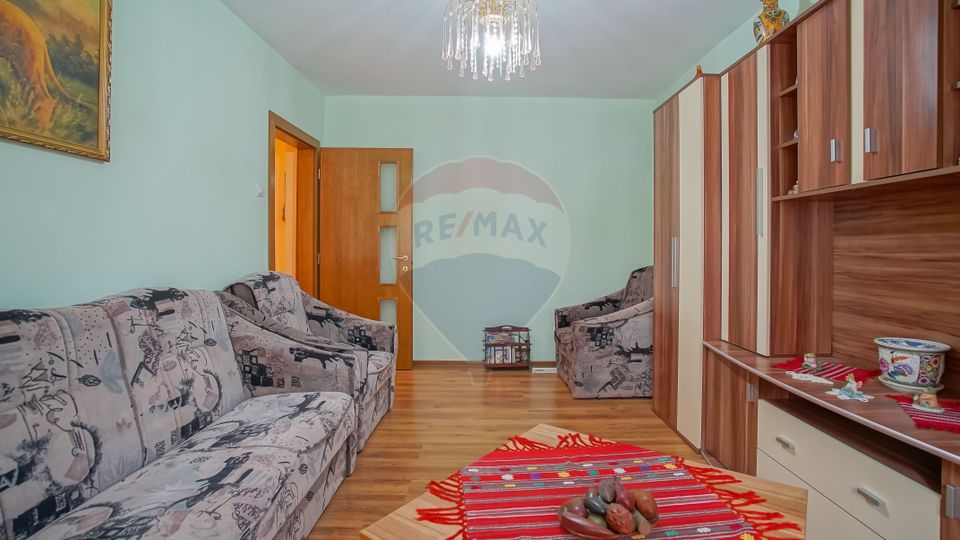 REZERVAT ! Apartament cu 3 camere de vânzare în zona Judetean