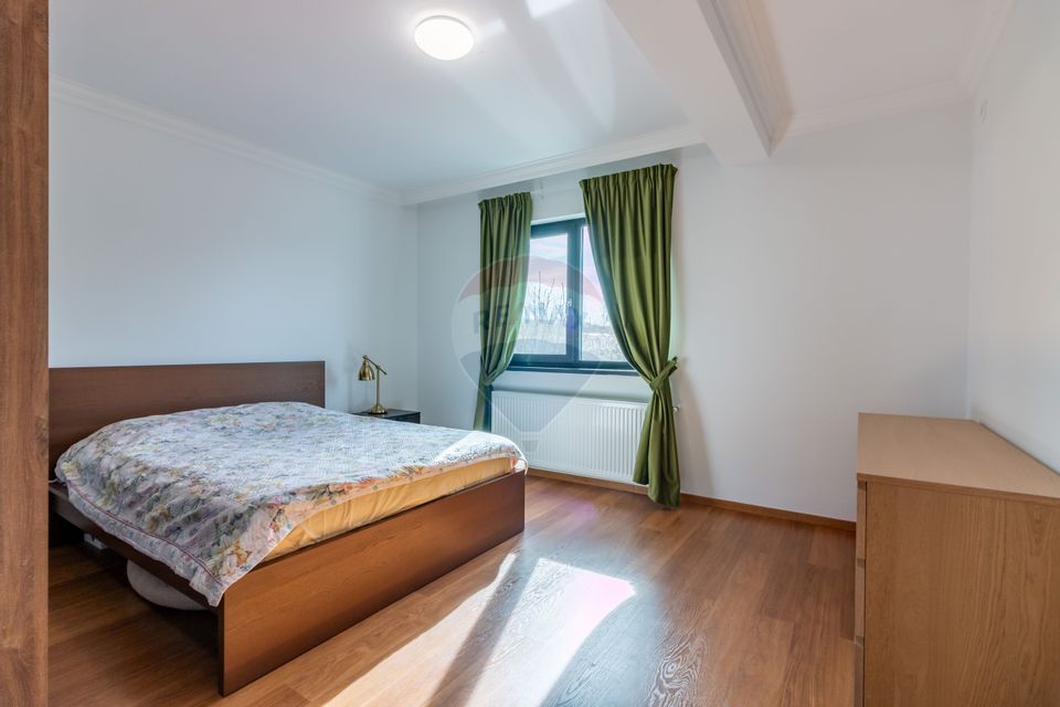 Villa in Corbeanca, near the lake, adjacent forest, blue lagoon