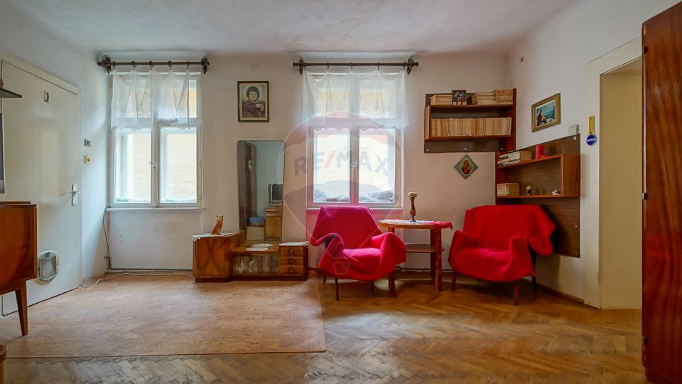 Apartament cu potențial deosebit, pe str. Republicii – Centrul Istoric