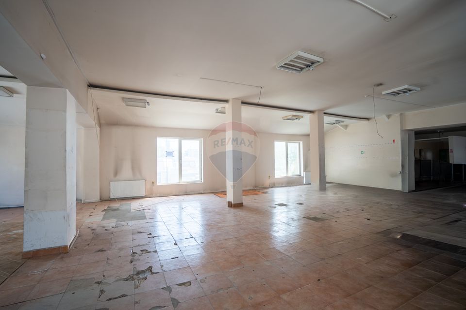 Spațiu comercial de 372 mp parcare 40 locuri + opțiune extindere