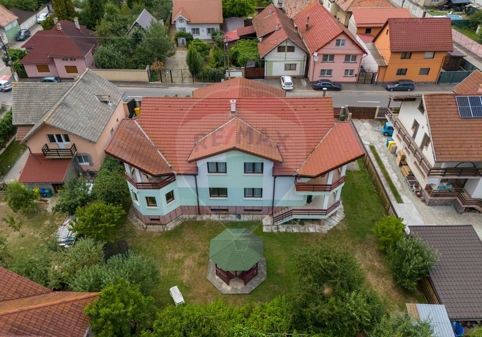 Casă elegantă în cea mai bună zonă din Cristian – COMISION 0%