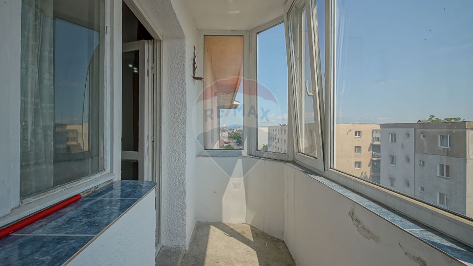 REZERVAT | Garsonieră decomandată | Zona Tractorul | De renovat