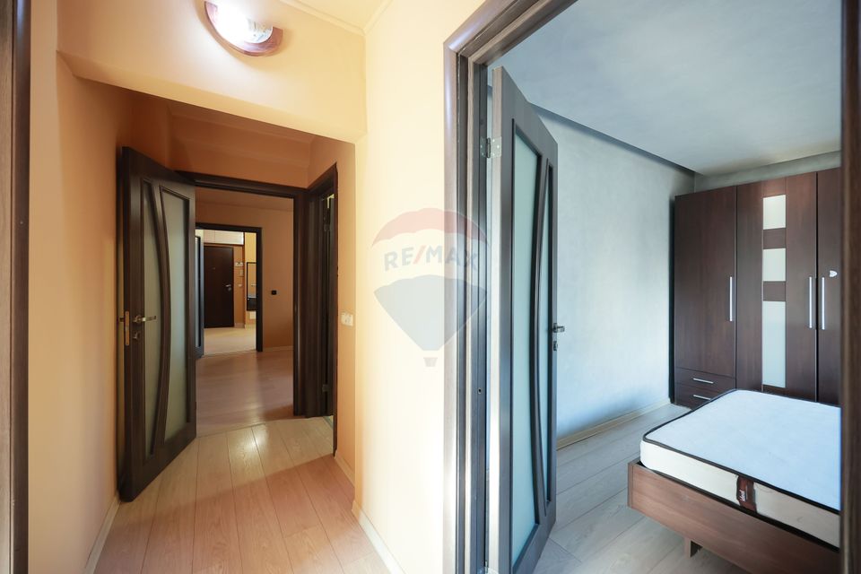 Apartament cu 3 camere de închiriat, în zona Rogerius