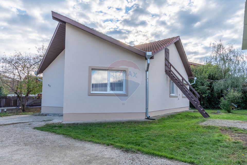 Casa individuala de vanzare 100mp, 600mp teren, garaj, zona Panemar