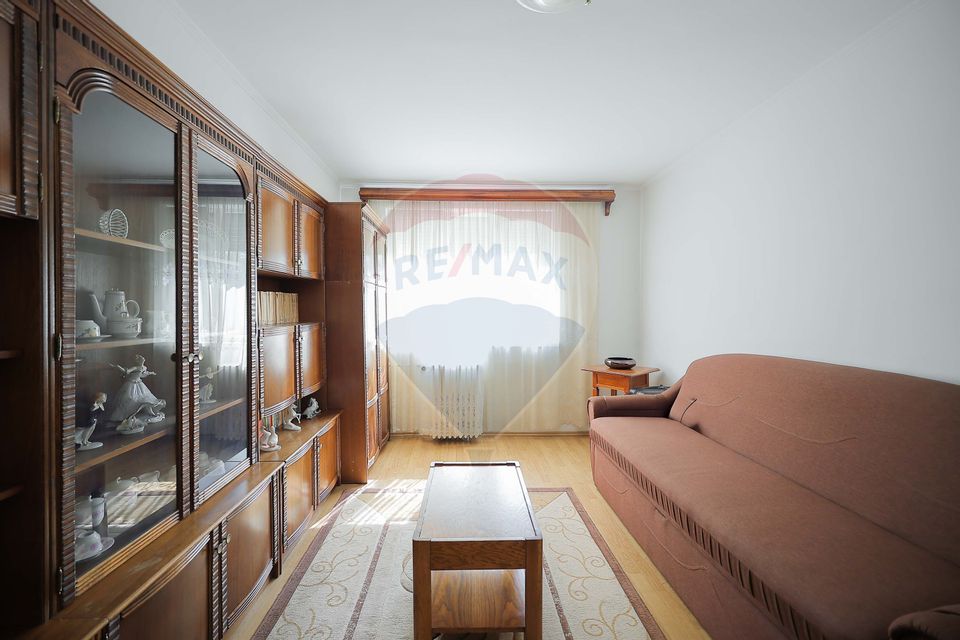 Apartament cu 3 camere, De Vânzare, tip U, etaj 1, Rogerius