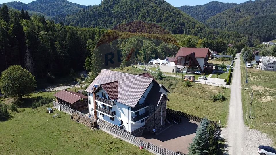 Pensiune cu 14 camere de vânzare Bucovina lângă pârtia Pojorata Malini