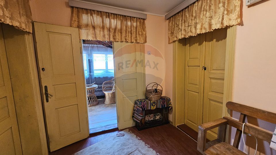 Casă / Vilă cu 3 camere de vânzare-Cacica-Suceava