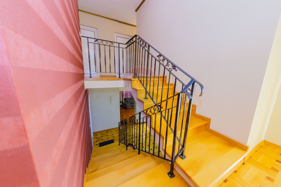 Vilă cu 5 camere de închiriat