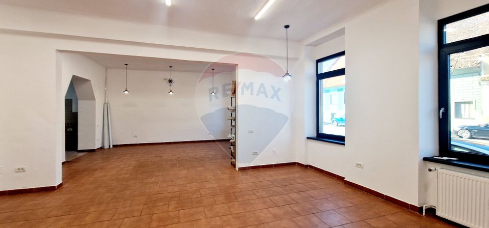 80sq.m Commercial Space for rent, Brasovul Vechi area