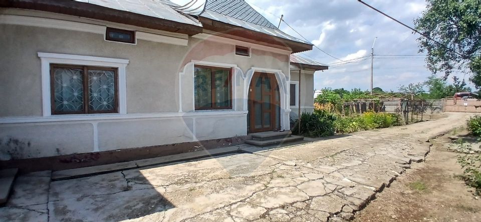 4 room House / Villa for sale, Periferie area