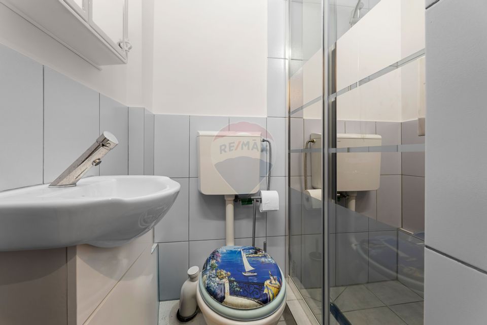 Apartament la casa cu 3 camere intr-o zona centrala