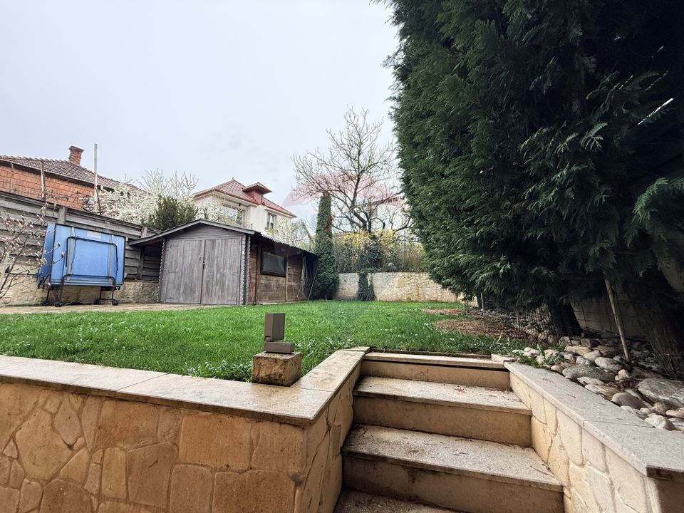 Casă / Vilă cu 4 camere de închiriat în zona Gruia