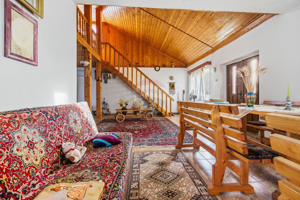 Casă / Vilă cu 4 camere de vânzare