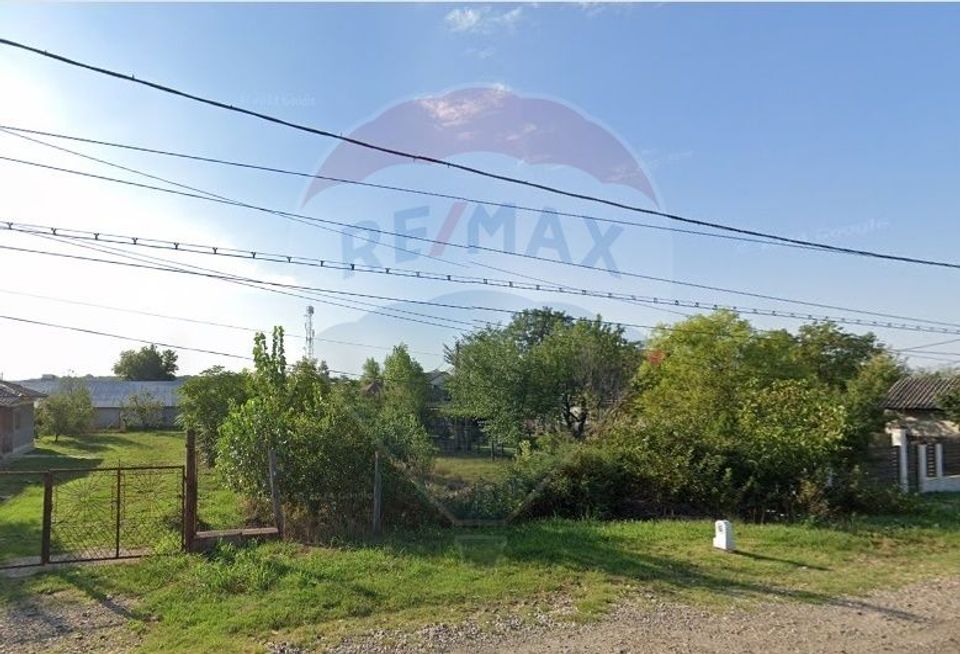 Land 813sqm Ciolpani / Road DN1