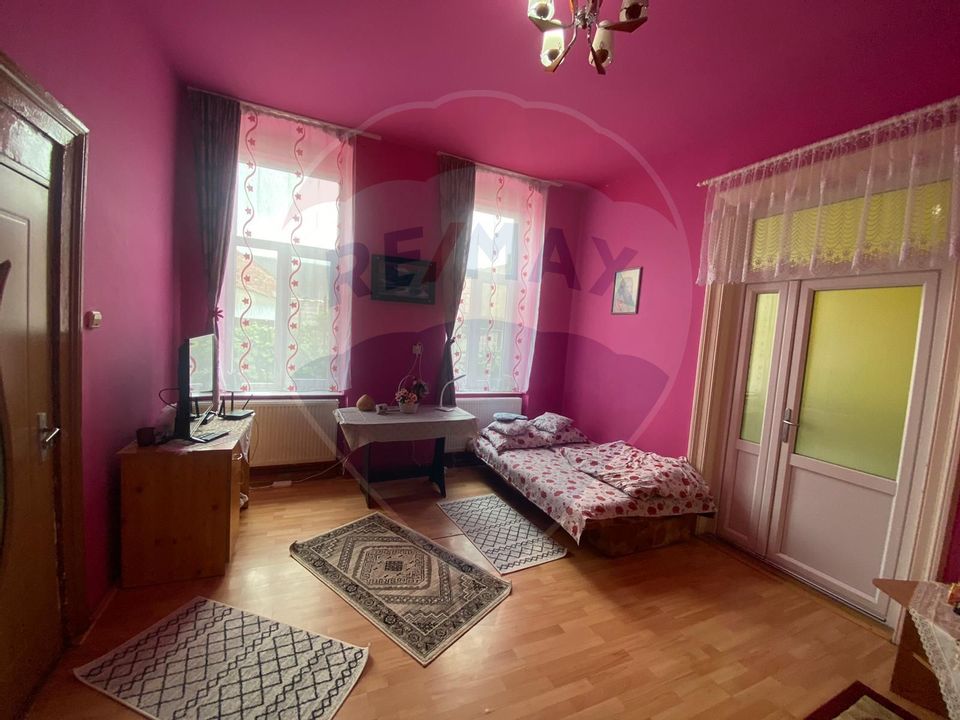 Apartament cu 2 camere central