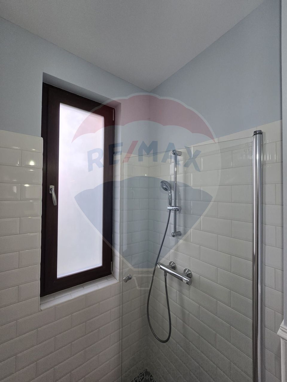 DE INCHIRIAT Casă / Vilă cu 5 camere în zona Ferme/OTOPENI