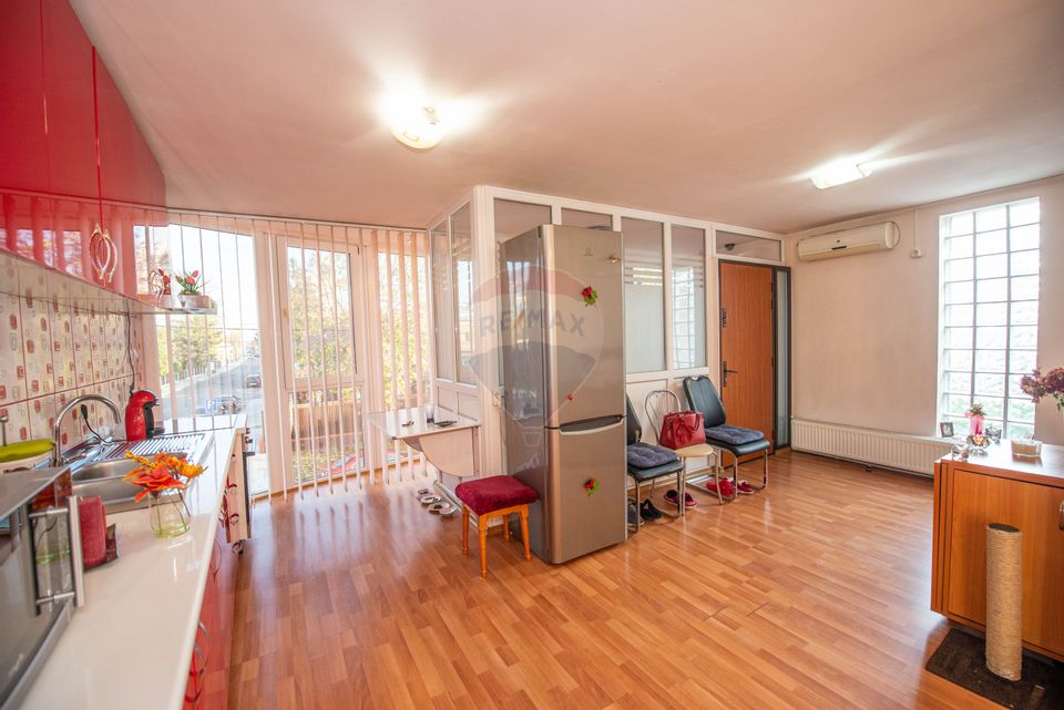 Casa Vila cu 4 camere de vanzare 157 mp, comercial, birou, rezidential