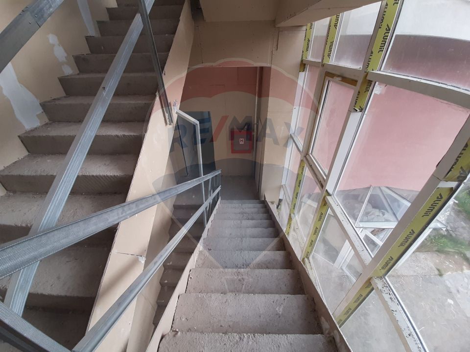 Villa / Guesthouse / Seniors' Asylum, beautiful Moeciu area, parking