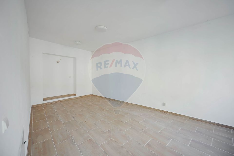 65.8sq.m Commercial Space for sale, Ultracentral area