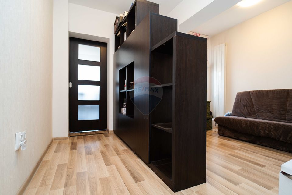 Apartament cu 3 camere de vânzare în zona Nicolina