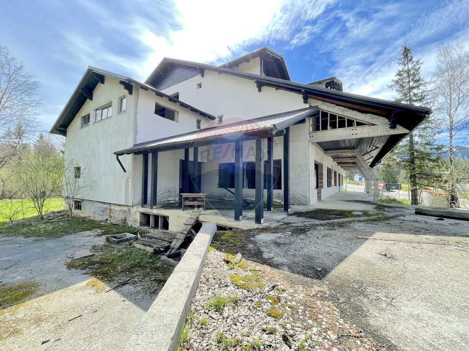 Land and multifunctional building, Poiana Brasov