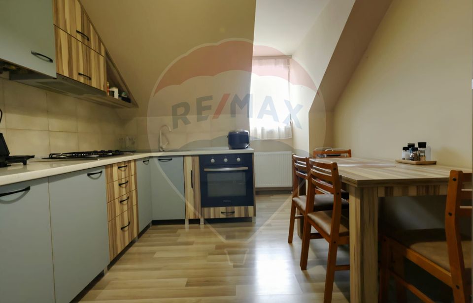 Apartament cu 3 camere de vânzare