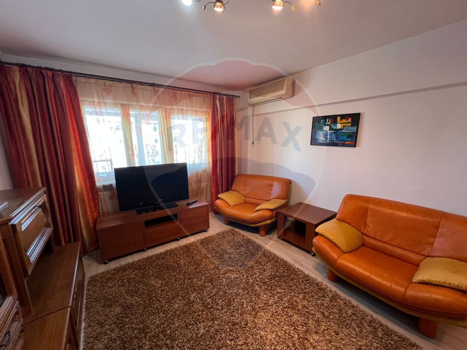 Apartament cu 3 camere decomandat- 9 mai- zona centrala