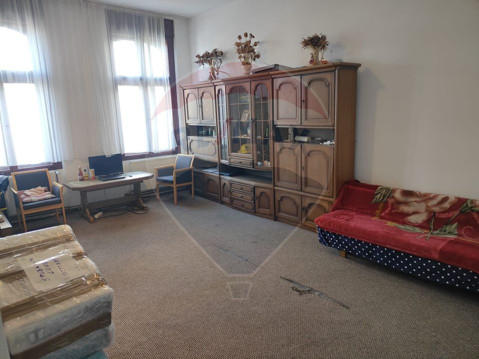 5 room Apartment for sale