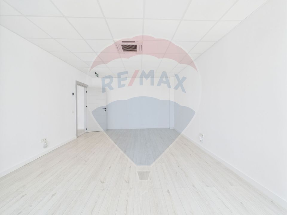 Modern industrial space hall for rent