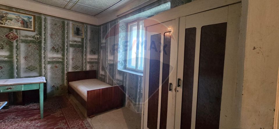 Teren si casă cu teren generos în Socodor