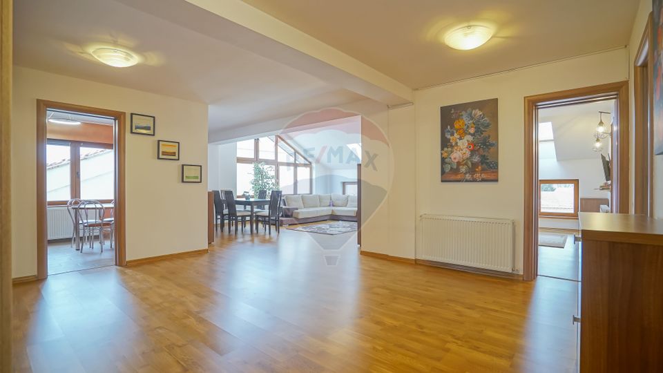 REZERVAT ! Apartament lux 3 camere