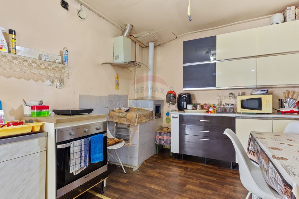 Casă de vânzare cu 5 camere- Nădab, oraș Chișineu-Criș, județul Arad.