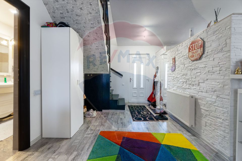 Casă / Vilă cu 4 camere de vânzare în zona Central