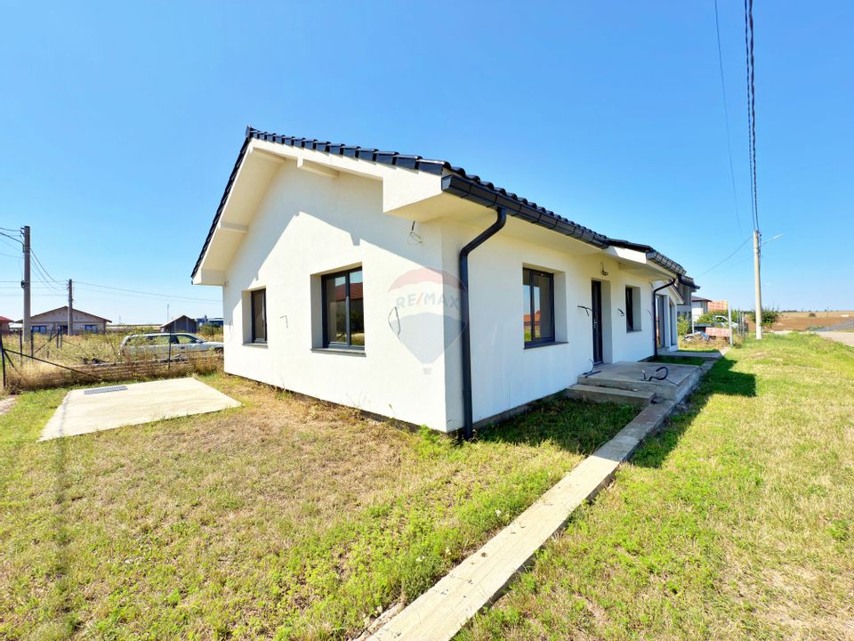 Casă cu 3 camere de vânzare loc. Frumușeni, jud. Arad