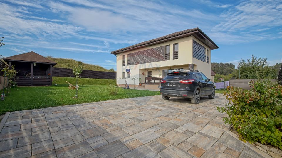 Casă individuală de vânzare în Hărman – modernă, spațioasă și complet