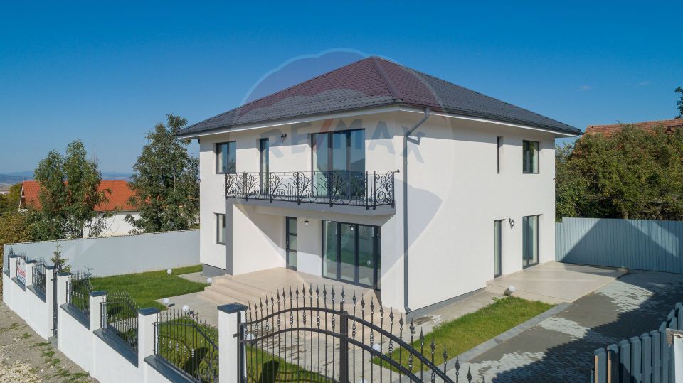 Casă modernă Bunloc, vedere Bucegi, 186 mp, comision 0