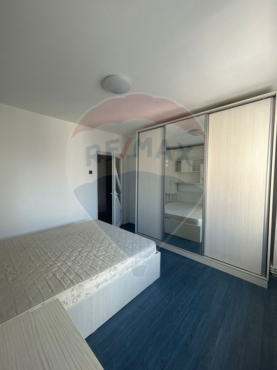 De vanzare apartament 3 camere,  MB 20 Slobozia IL