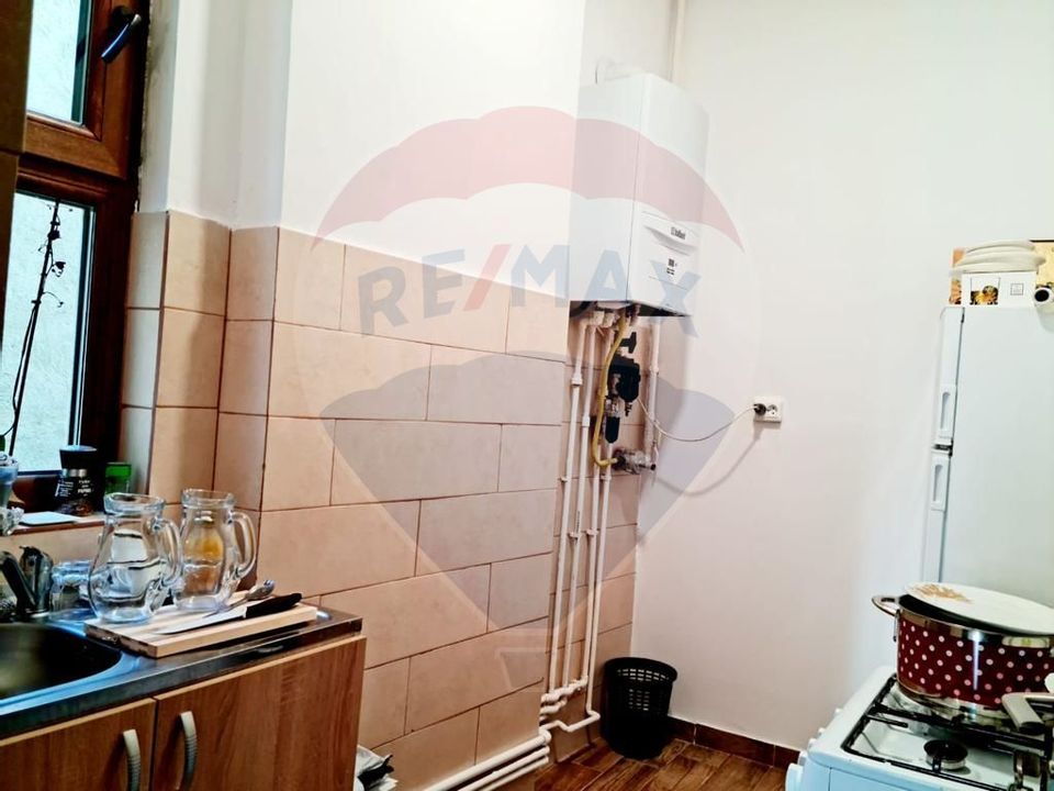 4-rooms apartment, separate entrance for sale Dacia Blvd