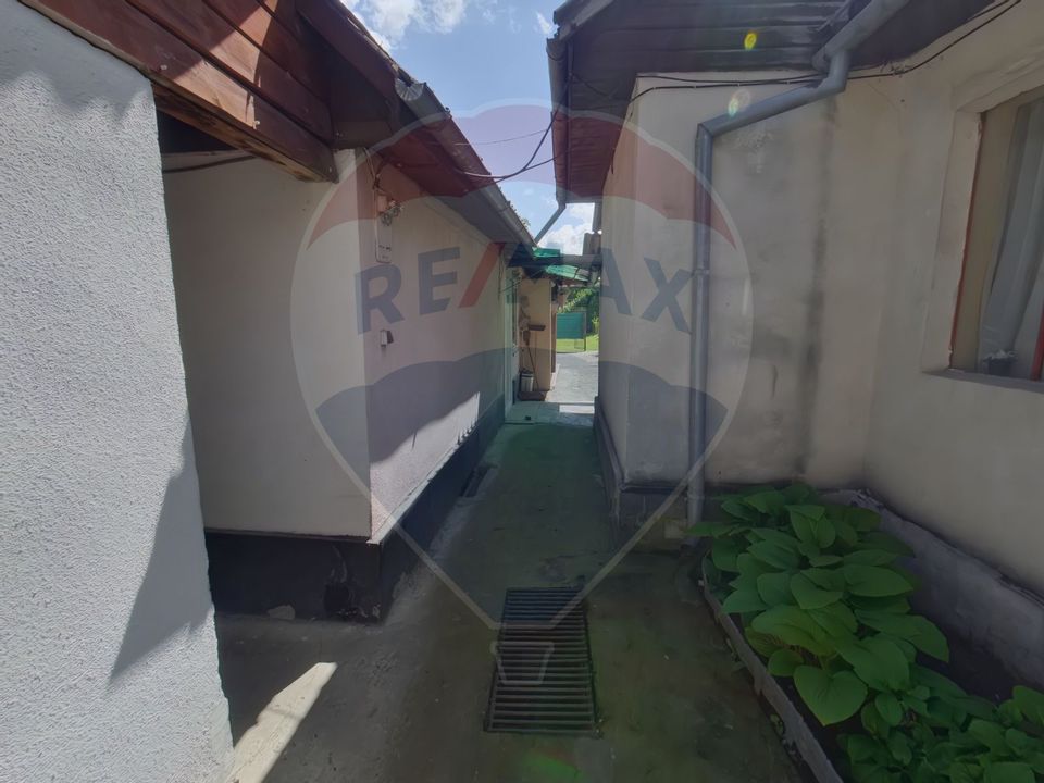 Casă / Vilă cu 5 camere de vânzare în zona Est