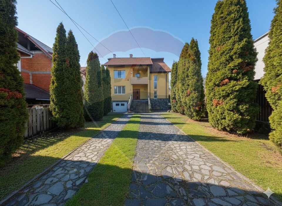 8 room House / Villa for sale