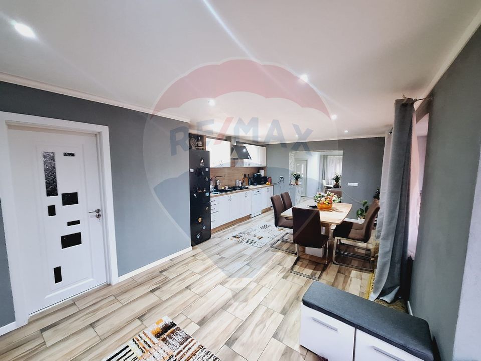 Casă cu 3 camere de vânzare in Hidiselu de Sus