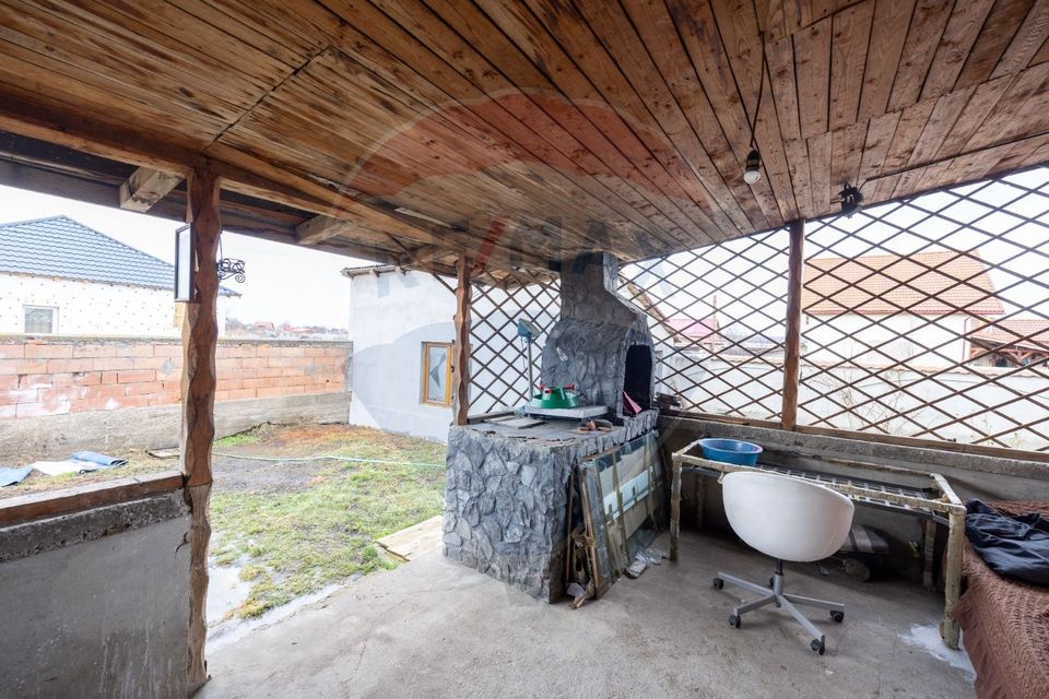 Casă individuală cu garaj și curte, 148 mp utili, zonă de case