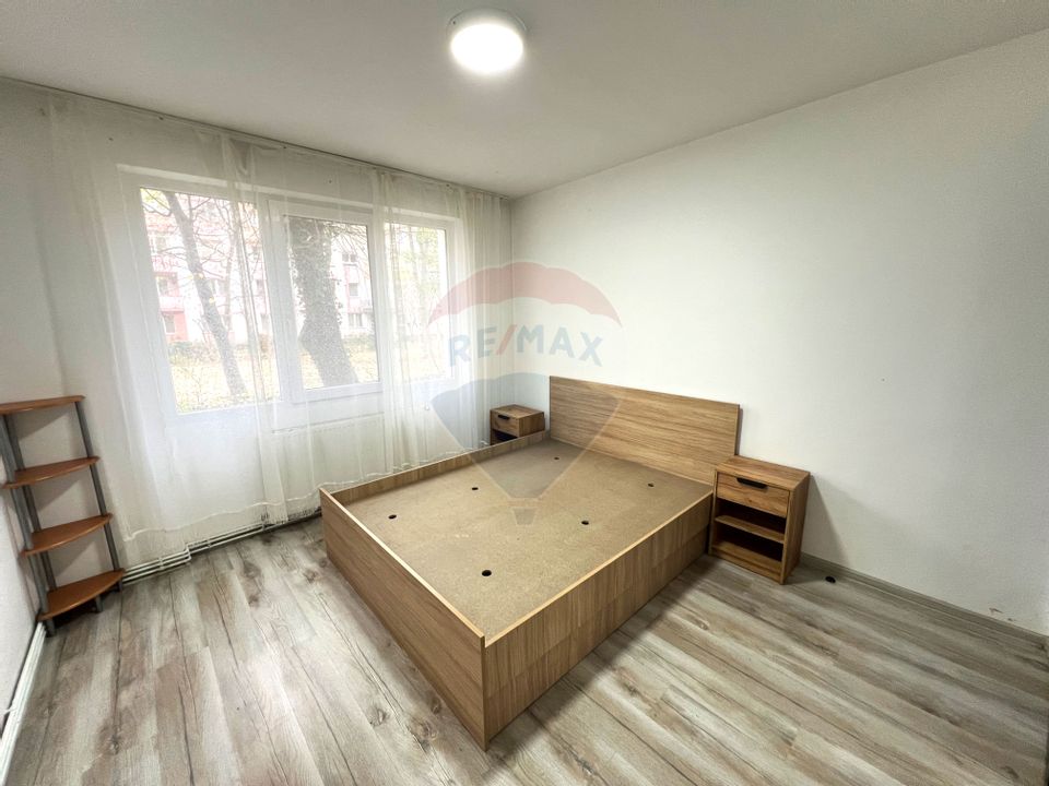 Apartament cu 2 camere, semidecomandat de vânzare, Str. Ioan Slavici