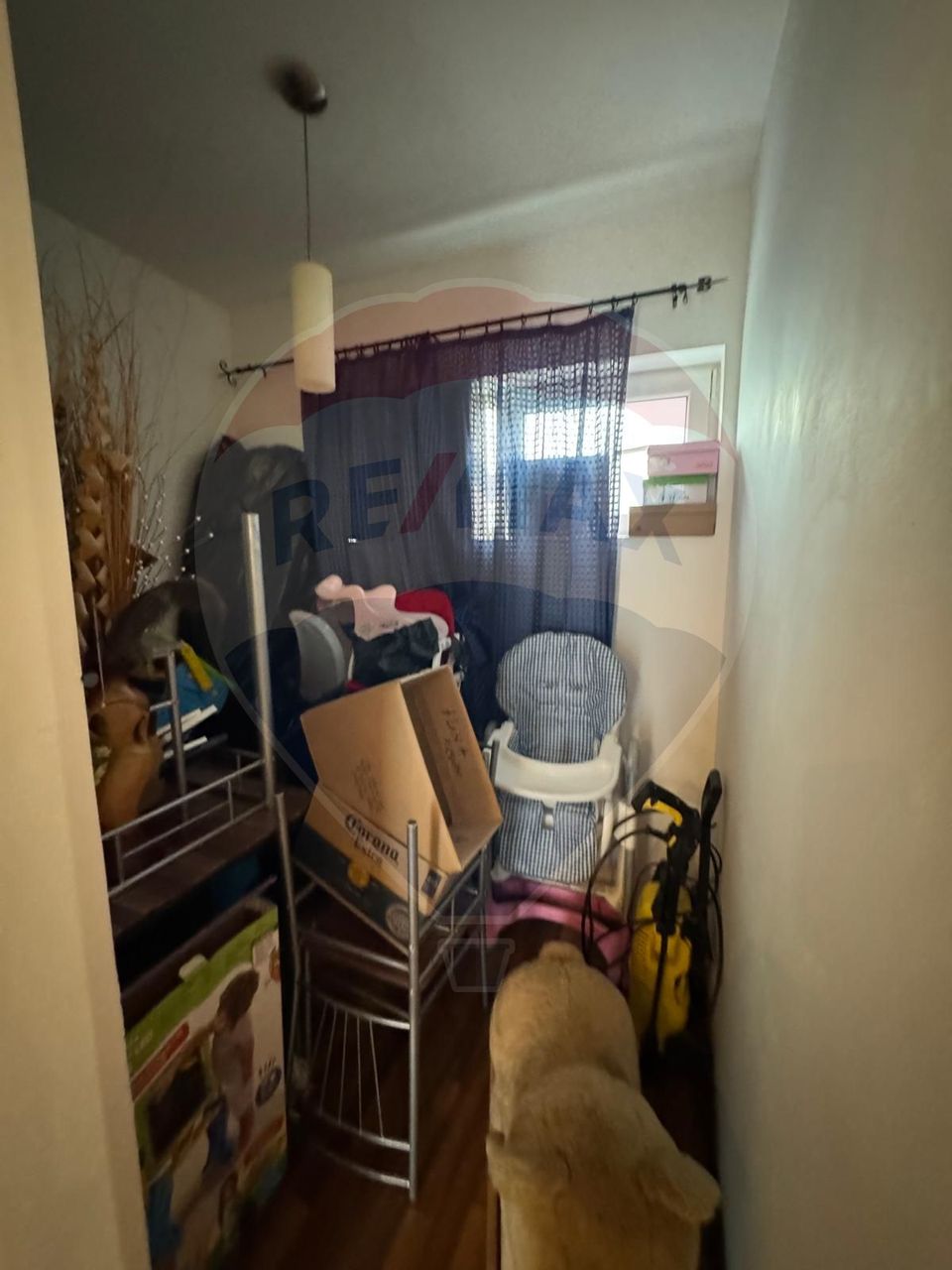 Casă / Vilă cu 8 camere de vânzare în zona Est