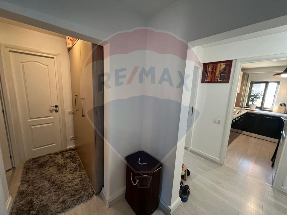 Apartament cu 3 camere în zona Tineretului