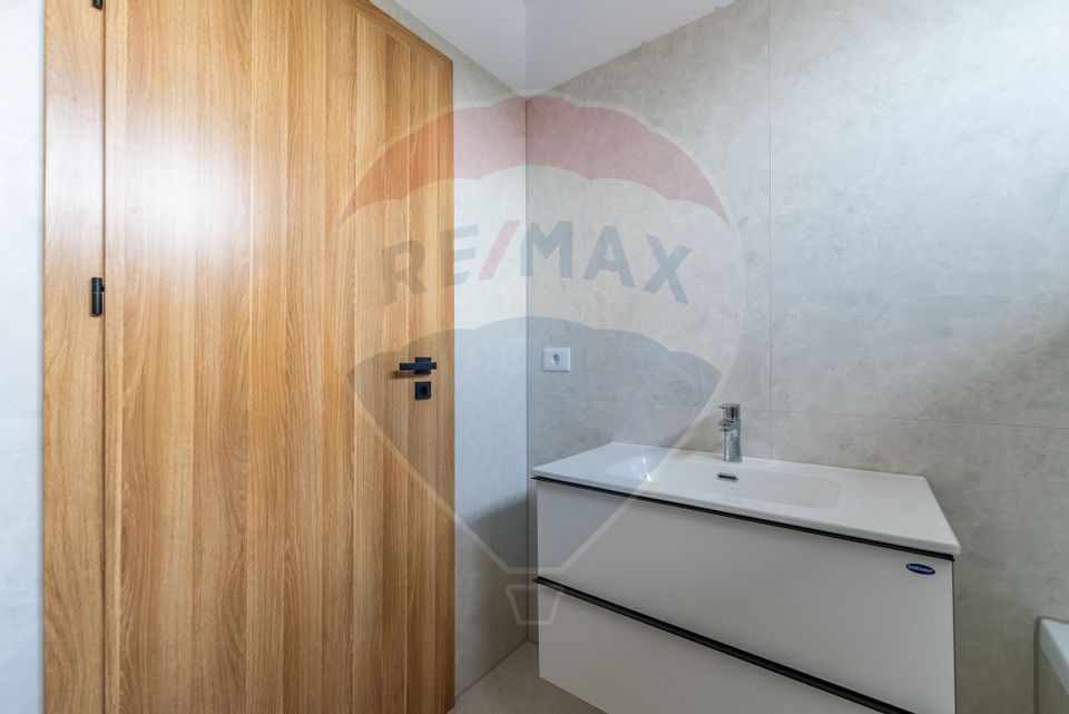 Apartament cu terasă și 2 parcări - Complex nou central