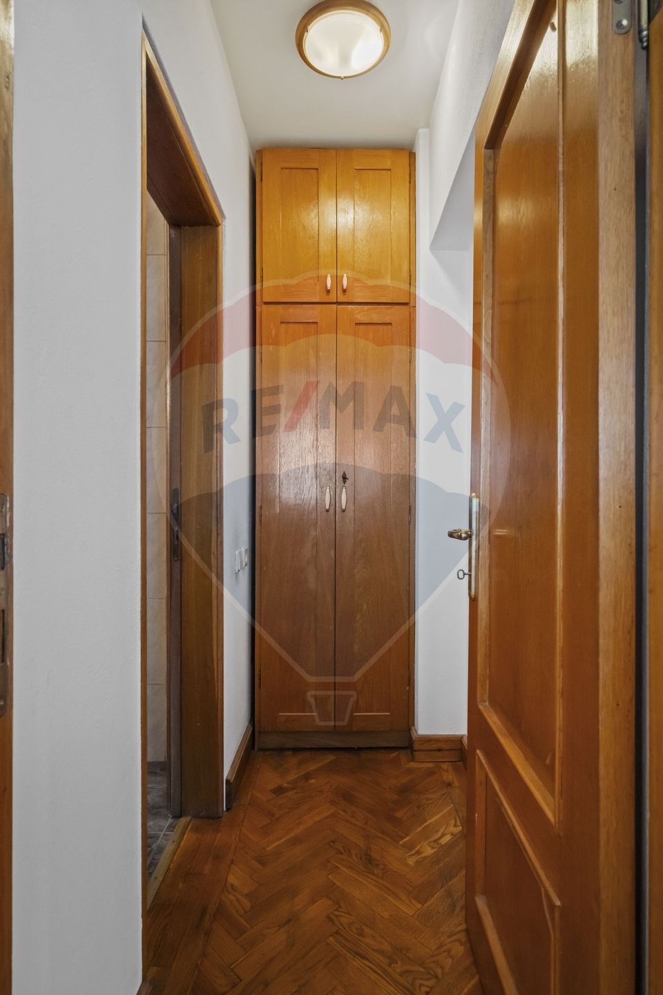 Apartament cu 5 camere de închiriat-Calea 13 septembrie.