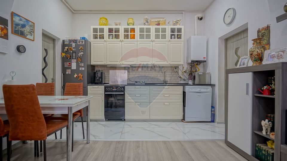 Apartament 3 camere cu acces auto, Centrul Istoric