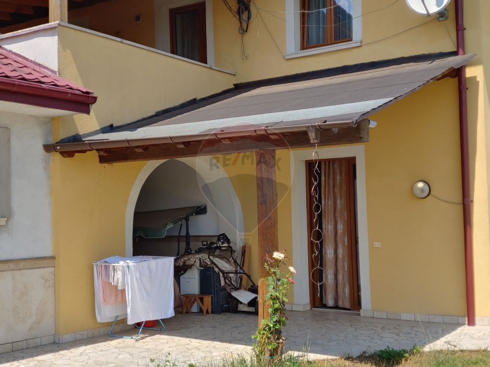 Casă / Vilă de lux cu 5 camere de vânzare în Vadu Moldovei, Suceava