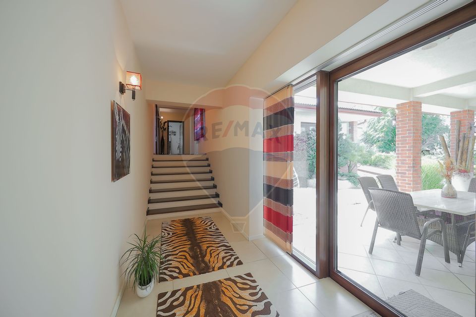 Vilă mediteraneană premium cu piscină, de vânzare, zona Dealuri Oradea